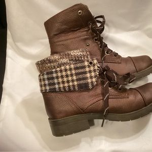 Naturals Reflections sz 7 Womens boots.  2 looks with 1 pair of boots.